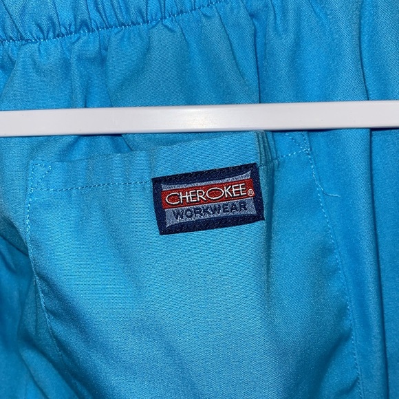 Cherokee women’s size medium scrub pants - Picture 4 of 8